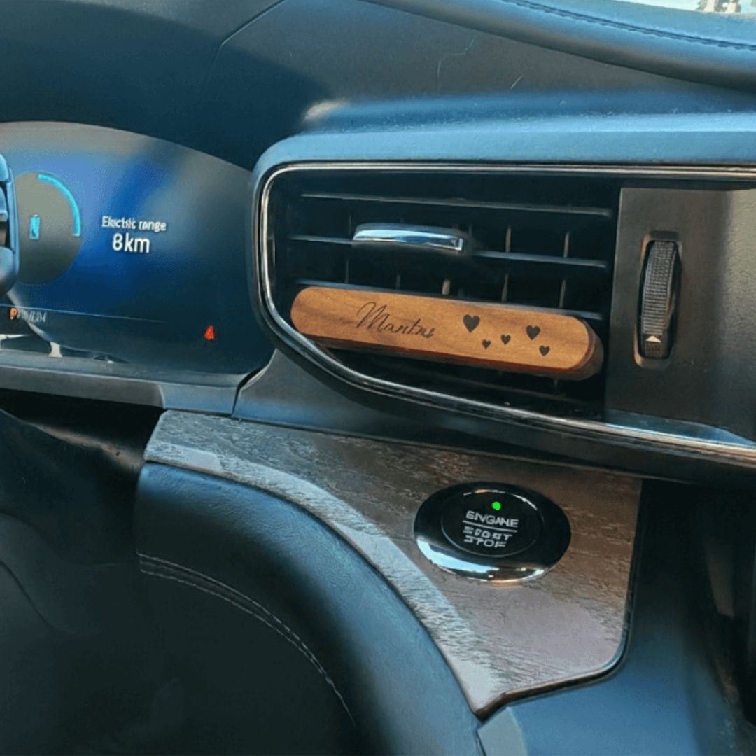 Personalizuotas automobilio kvapas į groteles 1