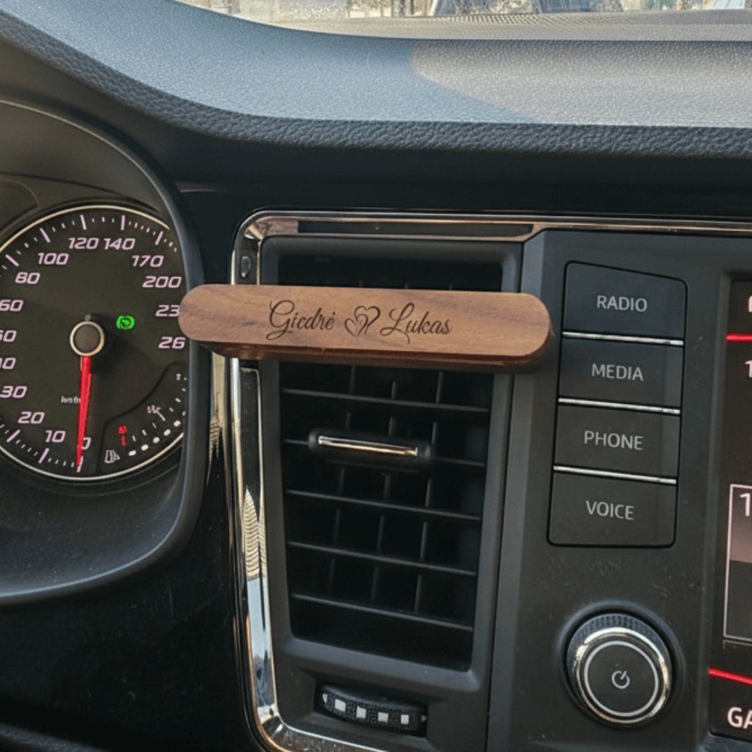 Personalizuotas automobilio kvapas į groteles